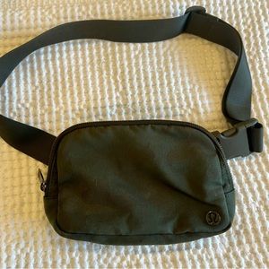 Lululemon belt bag in deep camo